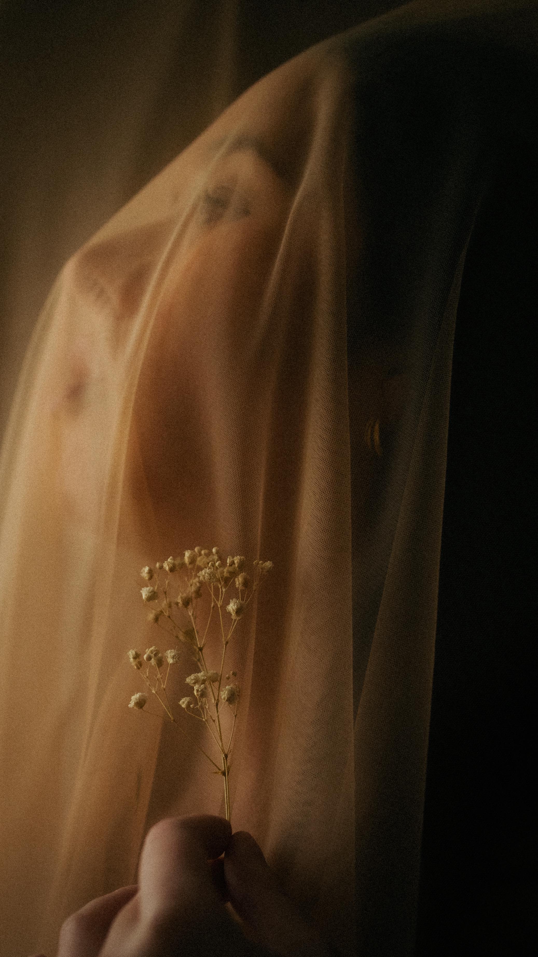 Si tu as envie de réaliser une séance photo mais que ce qui te bloque c’est ton apréhension des premiers instants, laisse moi te rassurer, c’est tout à fait normal…
 
Mais quand on créé ensemble tes souvenirs, tout se fait en mouvement, doucement, et on va chercher la poésie de l’instant dans tous les détails… pas de pose figée, du mouvement, de la musique, et un temps passées ensemble sans aucune pression…

———————————-

Je suis Mélissa, et je t’accueille dans mon home studio en lumière naturelle. 

#photographecholet #photographe49 #photographe44 #photographe79 #lightseeker #visualpoetry